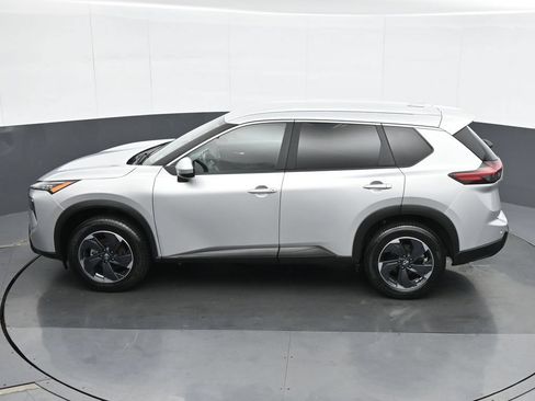 Used 2025 Nissan Rogue SV AWD/4WD image 18