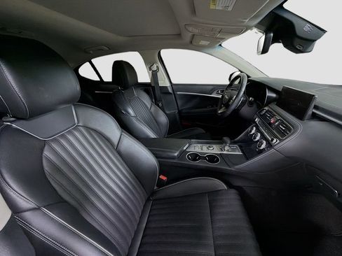 Used 2022 Genesis G70 2.0T w/ Prestige Package RWD image 32