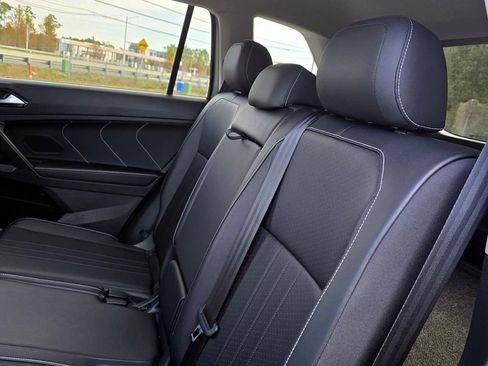 Certified 2022 Volkswagen Tiguan SE image 30