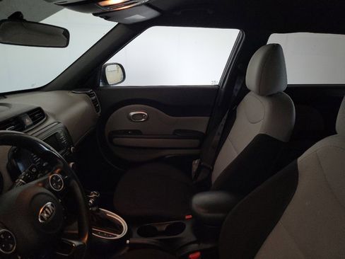Used 2018 Kia Soul FWD image 17