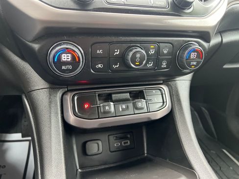 Used 2023 GMC Acadia AT4 w/ Technology Package image 18