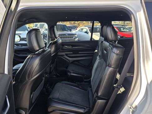 New 2025 Jeep Grand Cherokee L Altitude image 17