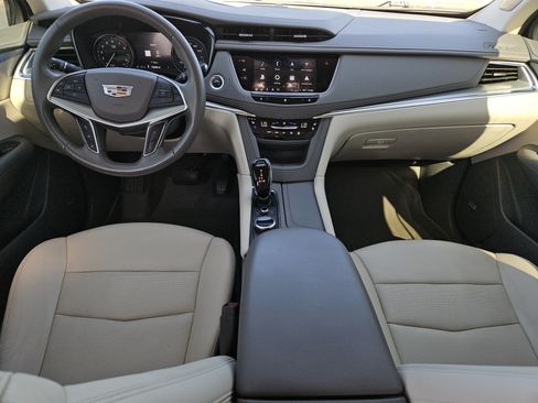 Used 2021 Cadillac XT5 Premium Luxury FWD image 11