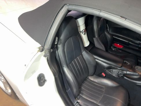 Used 1998 Chevrolet Corvette Convertible w/ Memory Pkg RWD image 73