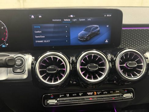 Used 2024 Mercedes-Benz GLB 250 image 19