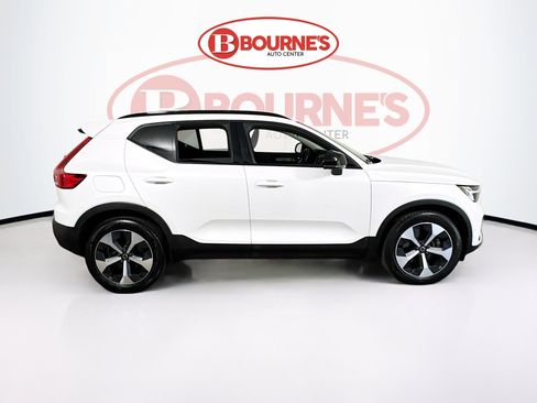 Used 2023 Volvo XC40 B5 Plus w/ Driver Assist Package AWD/4WD image 12