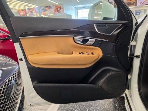 Used 2018 Volvo XC90 T6 Momentum w/ Convenience Package AWD/4WD image 25
