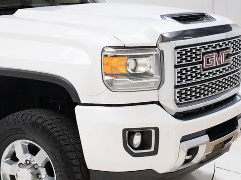 Used 2018 GMC Sierra 3500 Denali w/ Duramax Plus Package AWD/4WD image 10
