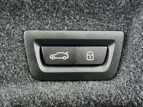 Used 2025 BMW 330i Sedan image 31