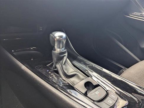 Used 2019 Toyota C-HR XLE image 11