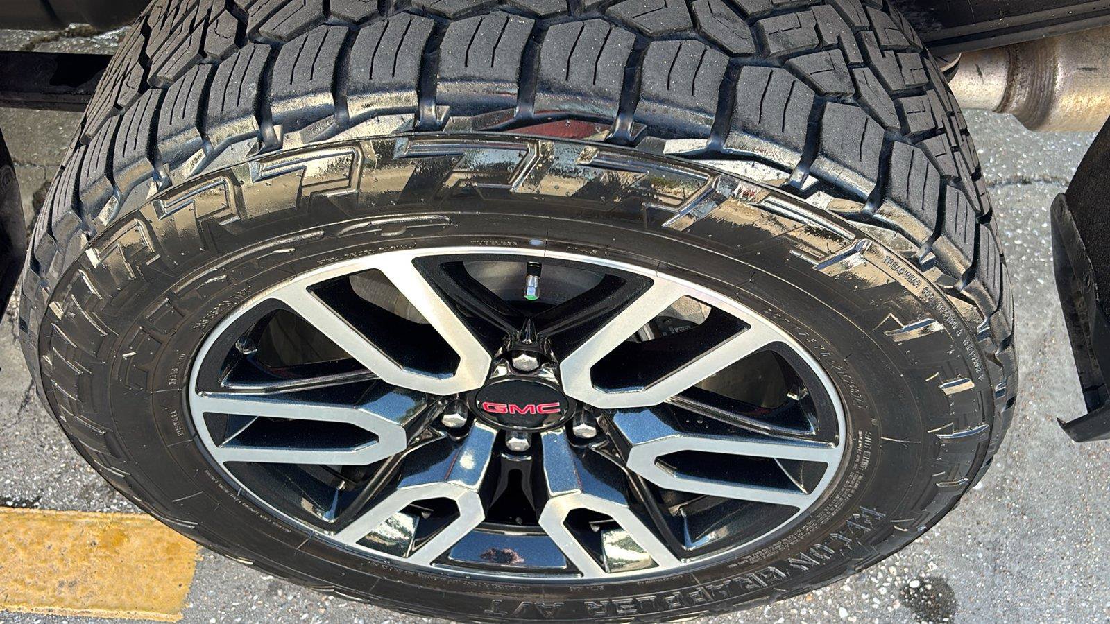 Used 2023 GMC Sierra 1500 AT4 w/ AT4 Premium Package AWD/4WD image 13