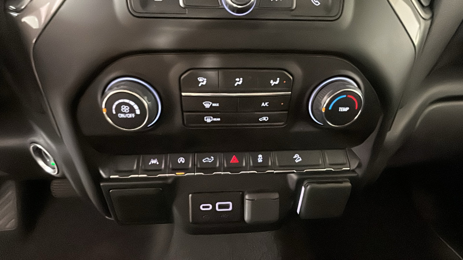 Used 2026 Chevrolet Silverado 1500 Custom Trail Boss w/ Turbomax Blackout Package AWD/4WD image 25