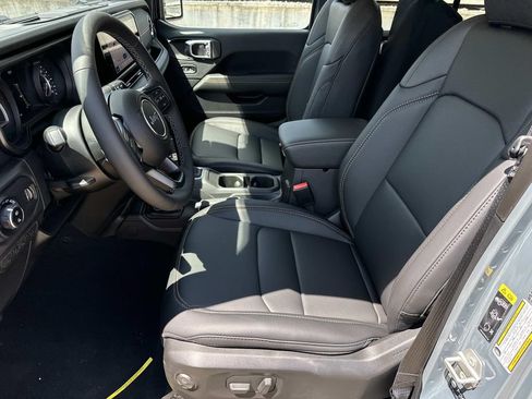 New 2026 Jeep Gladiator Sport AWD/4WD image 13