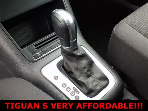 Used 2015 Volkswagen Tiguan S image 18