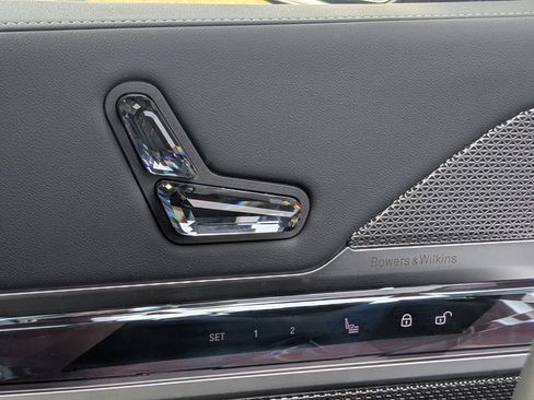 Used 2025 BMW 760i xDrive w/ Executive Package image 21