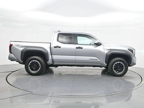 Used 2024 Toyota Tacoma TRD Off-Road AWD/4WD image 5
