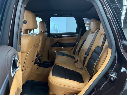 Used 2016 Porsche Cayenne Turbo S AWD/4WD image 37