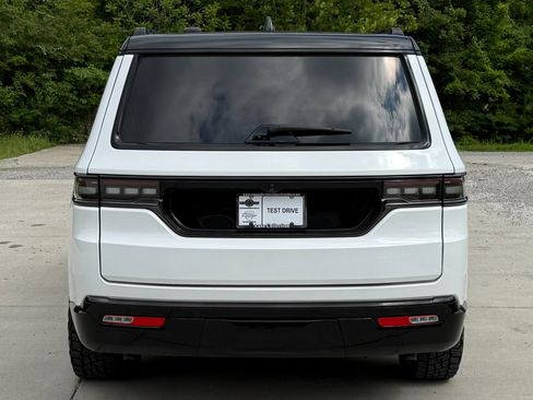 Used 2025 Jeep Grand Wagoneer Series III w/ Rear Seat Video Group 1 AWD/4WD image 6