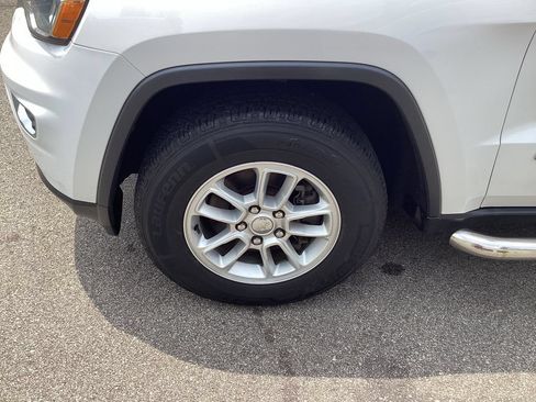 Used 2018 Jeep Grand Cherokee Laredo AWD/4WD image 26