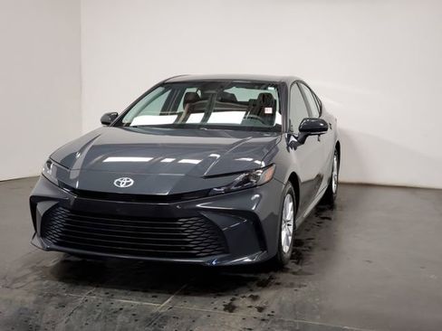 Used 2025 Toyota Camry LE image 4