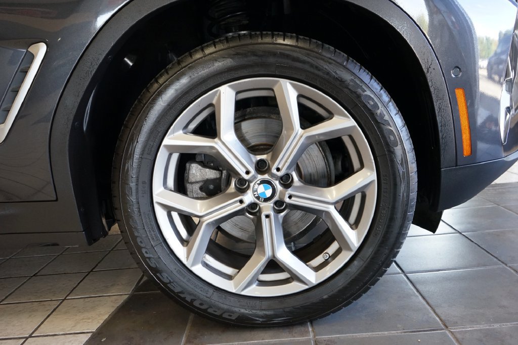 Used 2022 BMW X4 xDrive30i w/ Parking Assistance Package AWD/4WD image 58