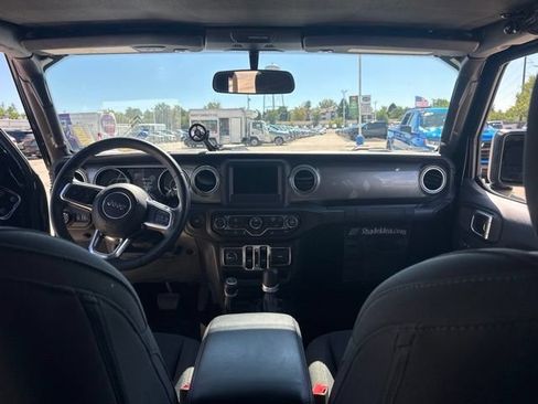Used 2019 Jeep Wrangler Unlimited Sahara AWD/4WD image 13