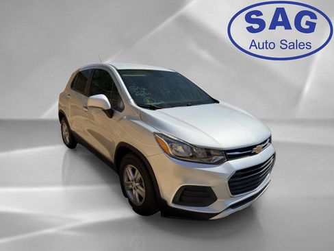Used 2020 Chevrolet Trax LS FWD image 2