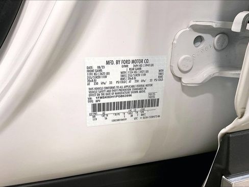 Used 2023 Ford Explorer XLT w/ Equipment Group 202A AWD/4WD image 20