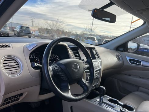 Used 2018 Nissan Pathfinder SL w/ Cargo Package image 28