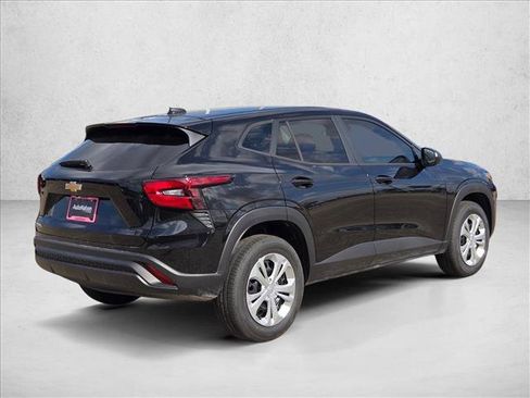 New 2026 Chevrolet Trax LS image 2