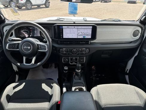 Used 2025 Jeep Wrangler Unlimited Sahara AWD/4WD image 12
