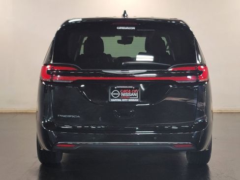 Used 2024 Chrysler Pacifica Touring-L image 27