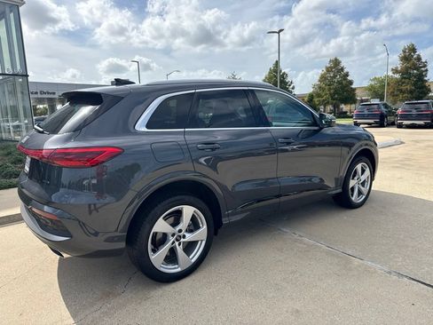 Used 2025 Audi Q5 Premium Plus w/ Premium Plus AWD/4WD image 2