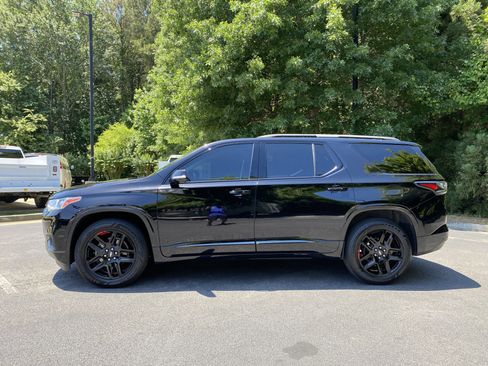 Used 2020 Chevrolet Traverse Premier w/ Redline Edition FWD image 6