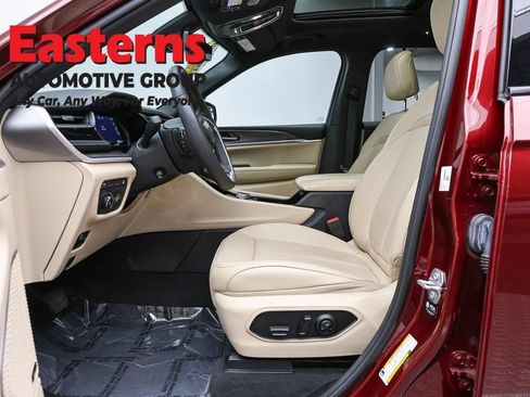 Used 2023 Jeep Grand Cherokee 4WD 4xe w/ Luxury Tech Group II image 15