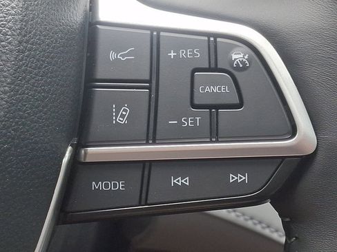 Used 2026 Toyota Highlander Limited AWD/4WD image 23