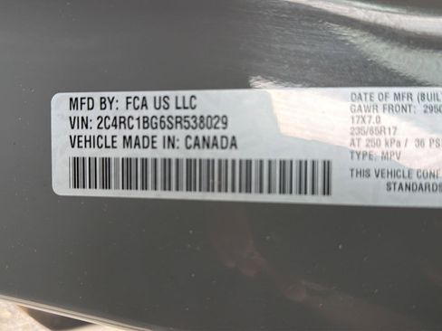 Used 2025 Chrysler Pacifica Select FWD image 41
