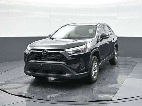 Certified 2025 Toyota RAV4 XLE AWD/4WD image 1