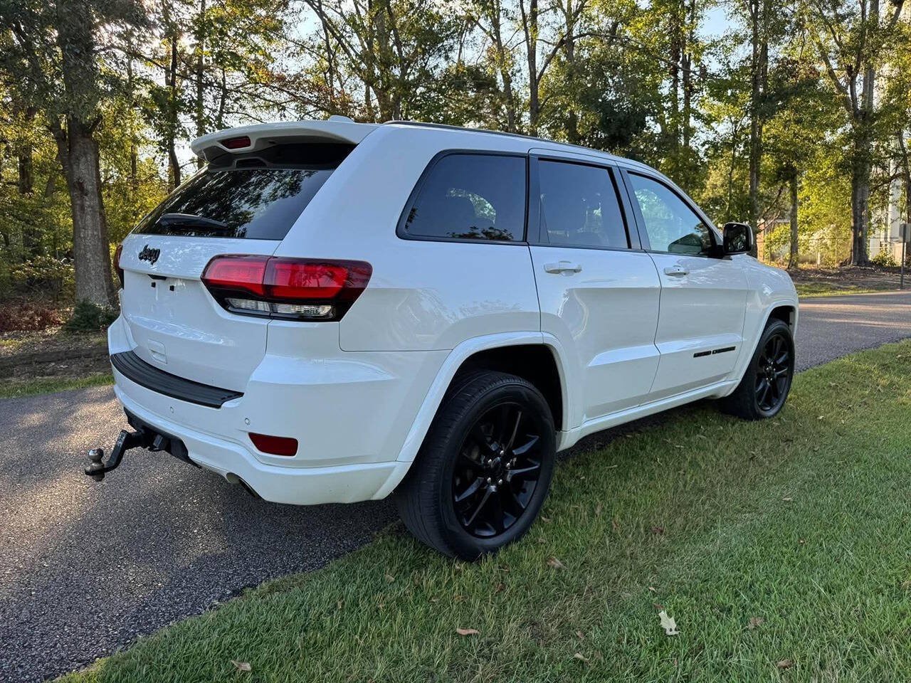 Used 2021 Jeep Grand Cherokee Laredo X RWD image 10