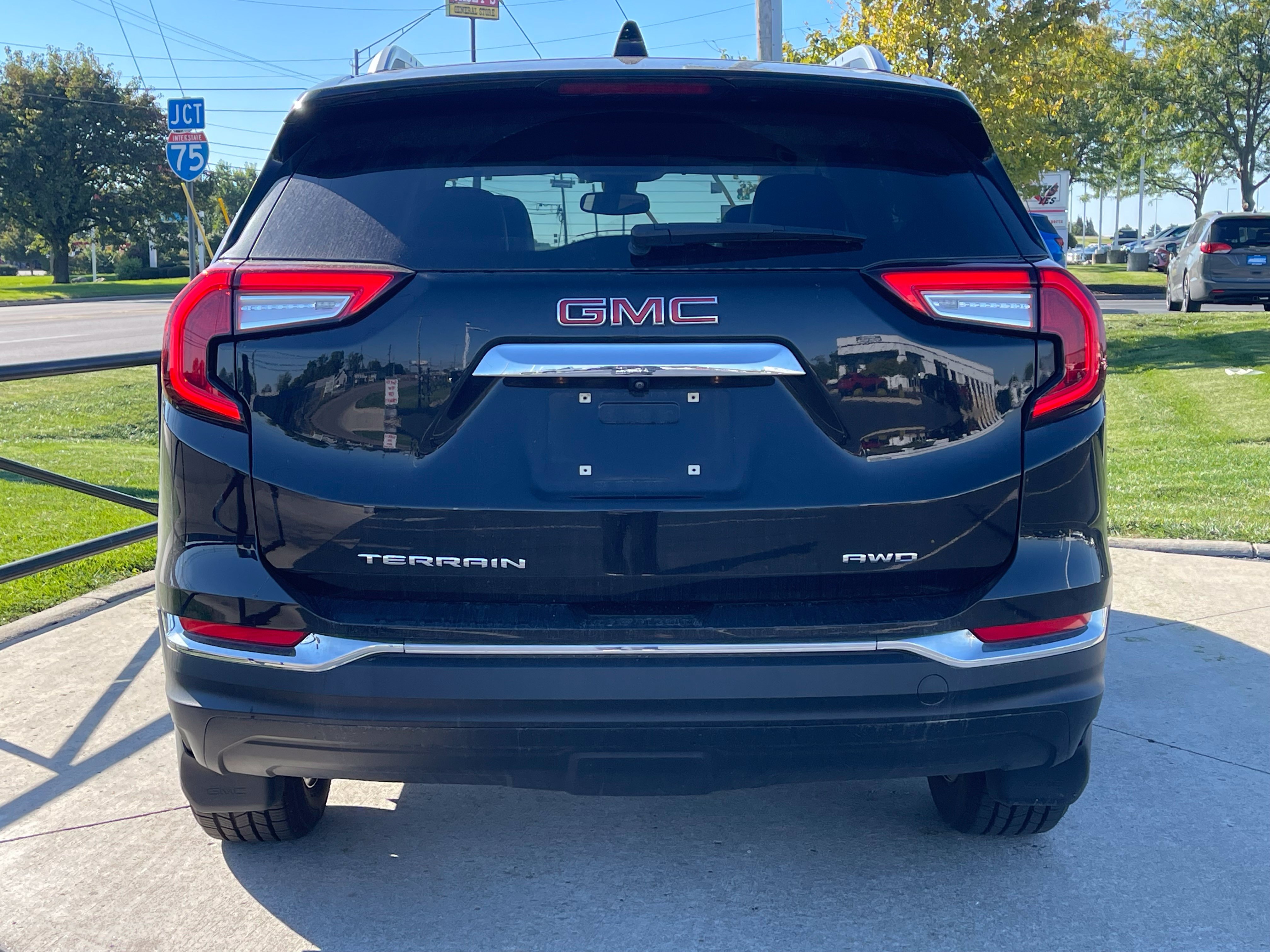 Used 2023 GMC Terrain SLT AWD/4WD image 6