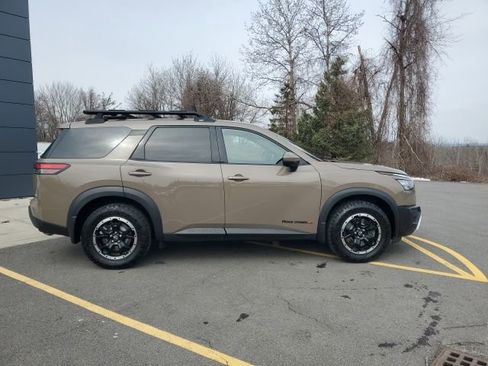 Certified 2024 Nissan Pathfinder Rock Creek image 8
