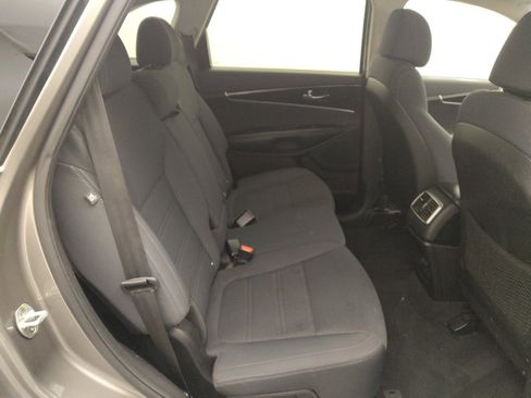 Used 2017 Kia Sorento L FWD image 19