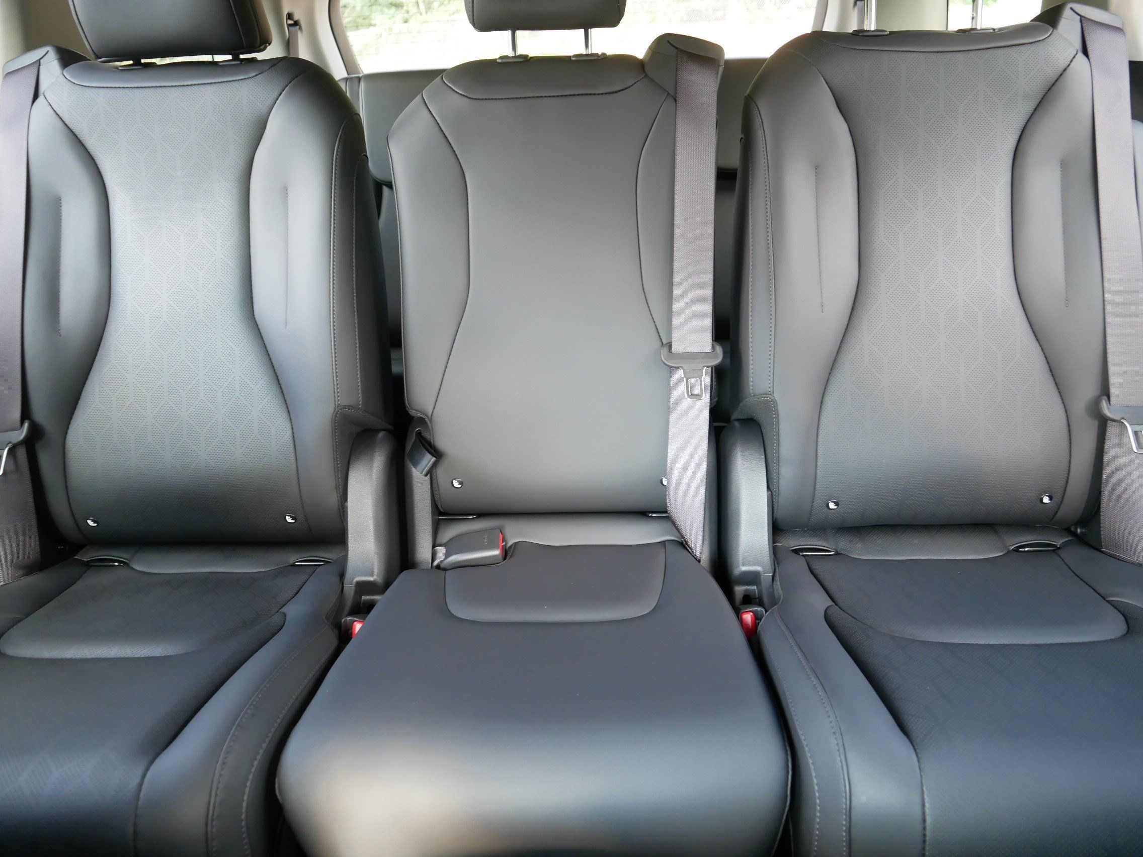 Certified 2023 Kia Carnival EX FWD image 13