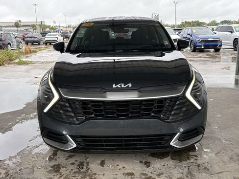 Certified 2025 Kia Sportage LX image 3