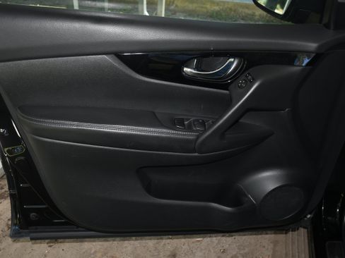 Used 2019 Nissan Rogue Sport SV w/ Technology Package FWD image 7