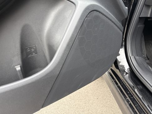 Used 2025 Subaru Crosstrek 2.0i Premium image 29