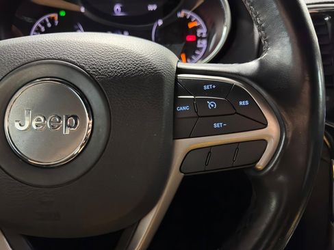 Used 2021 Jeep Grand Cherokee Laredo X image 17