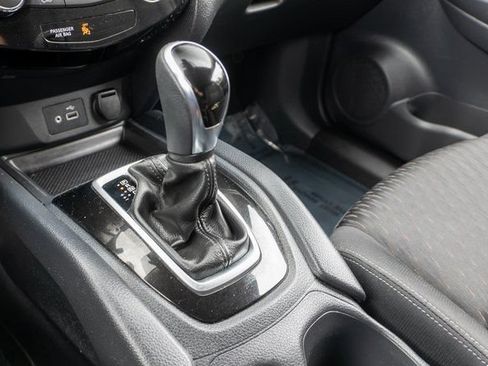 Used 2019 Nissan Rogue SV AWD/4WD image 33