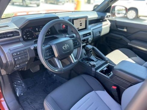 Certified 2025 Toyota Tacoma TRD Off-Road AWD/4WD image 15