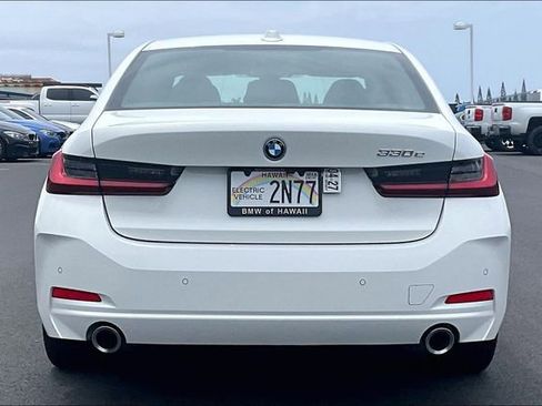 Used 2024 BMW 330e w/ Convenience Package RWD image 4